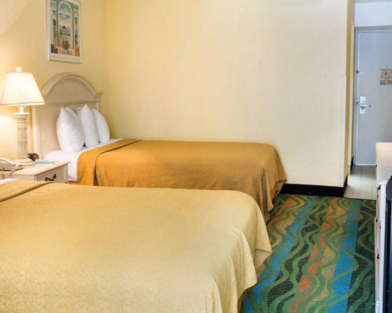 Quality - Danville East Hotel 2*