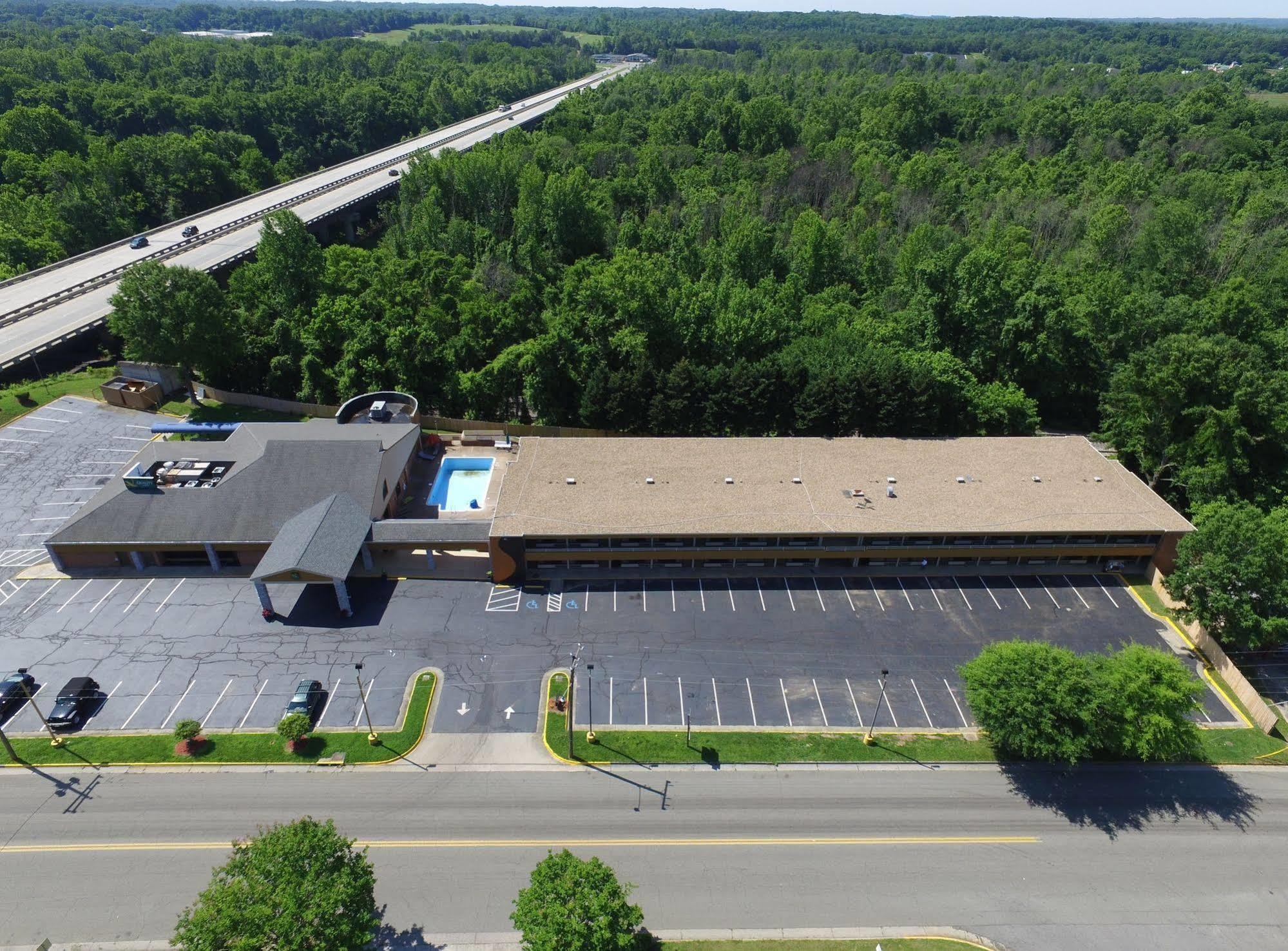 Hotel Quality - Danville East South Boston
