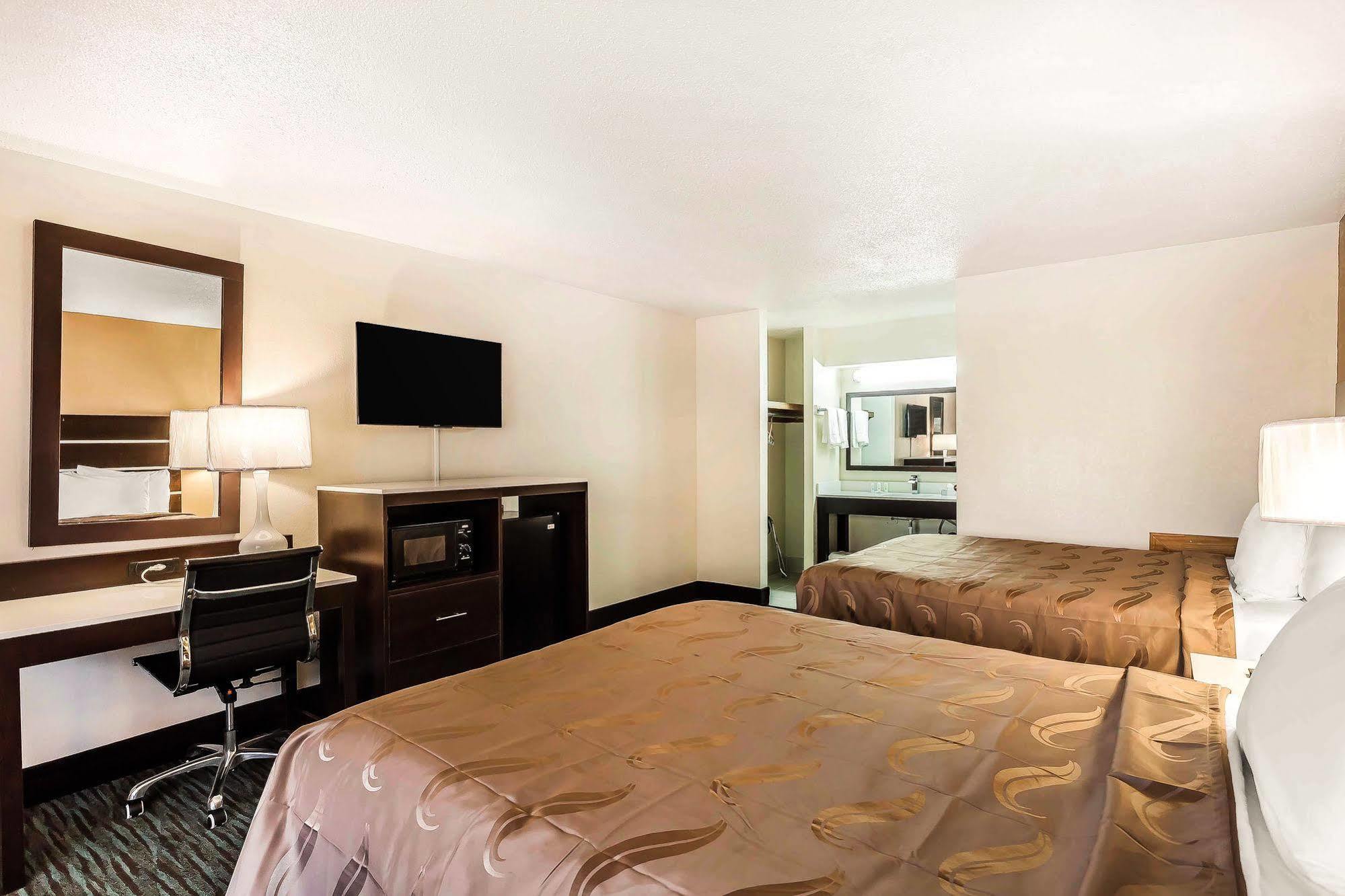 Quality - Danville East Hotel