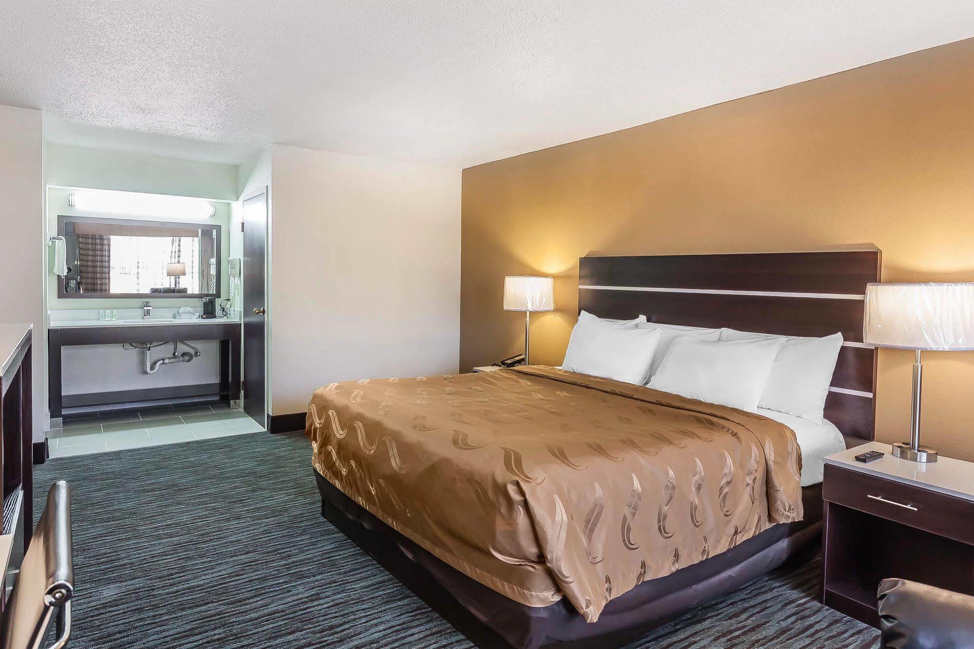 Hotel Quality - Danville East