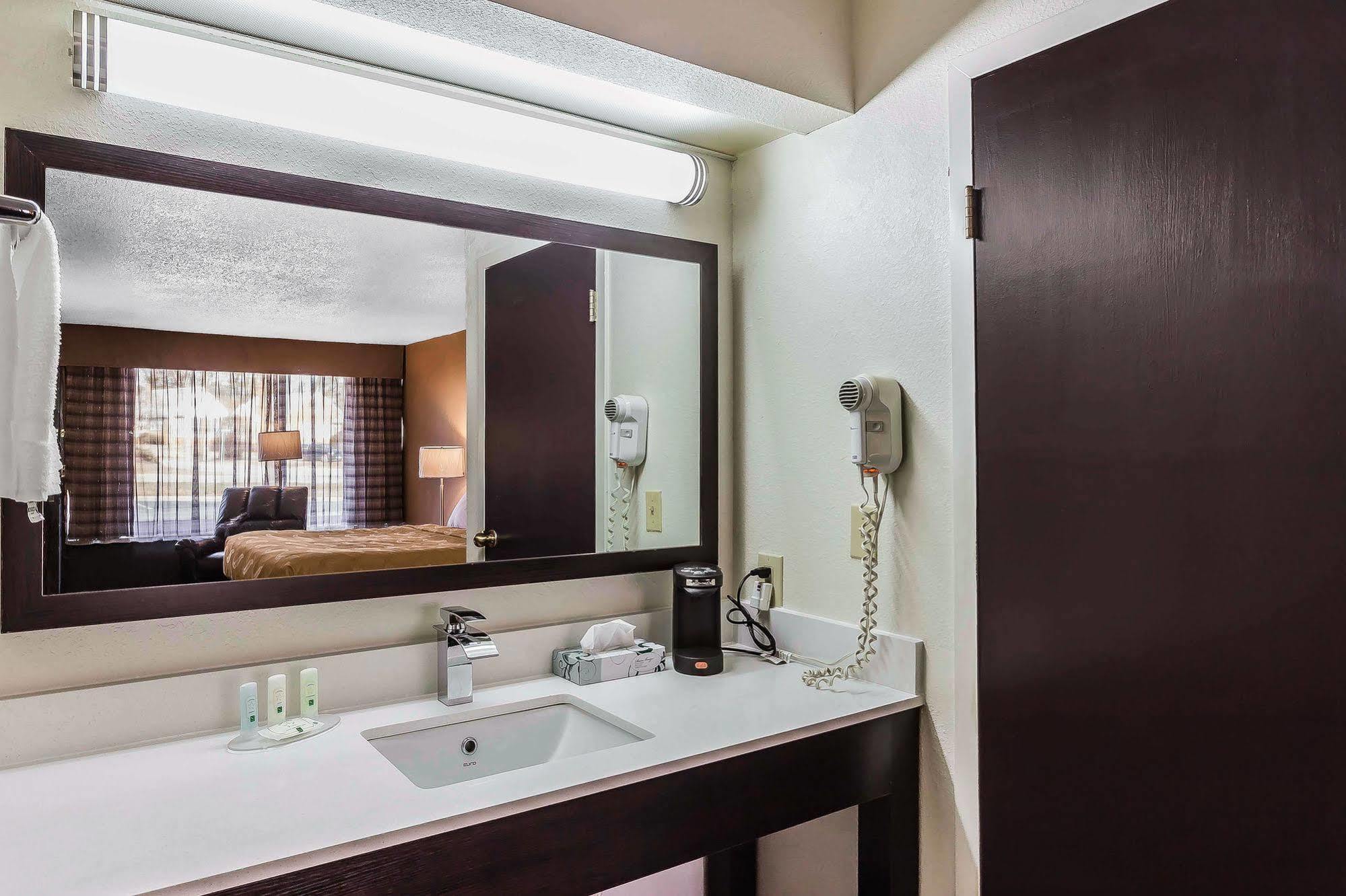 Quality - Danville East Hotel