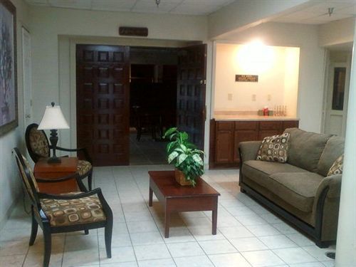 Quality - Danville East Hotel 2*