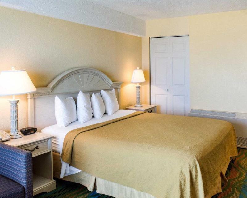 Quality - Danville East Hotel 2*