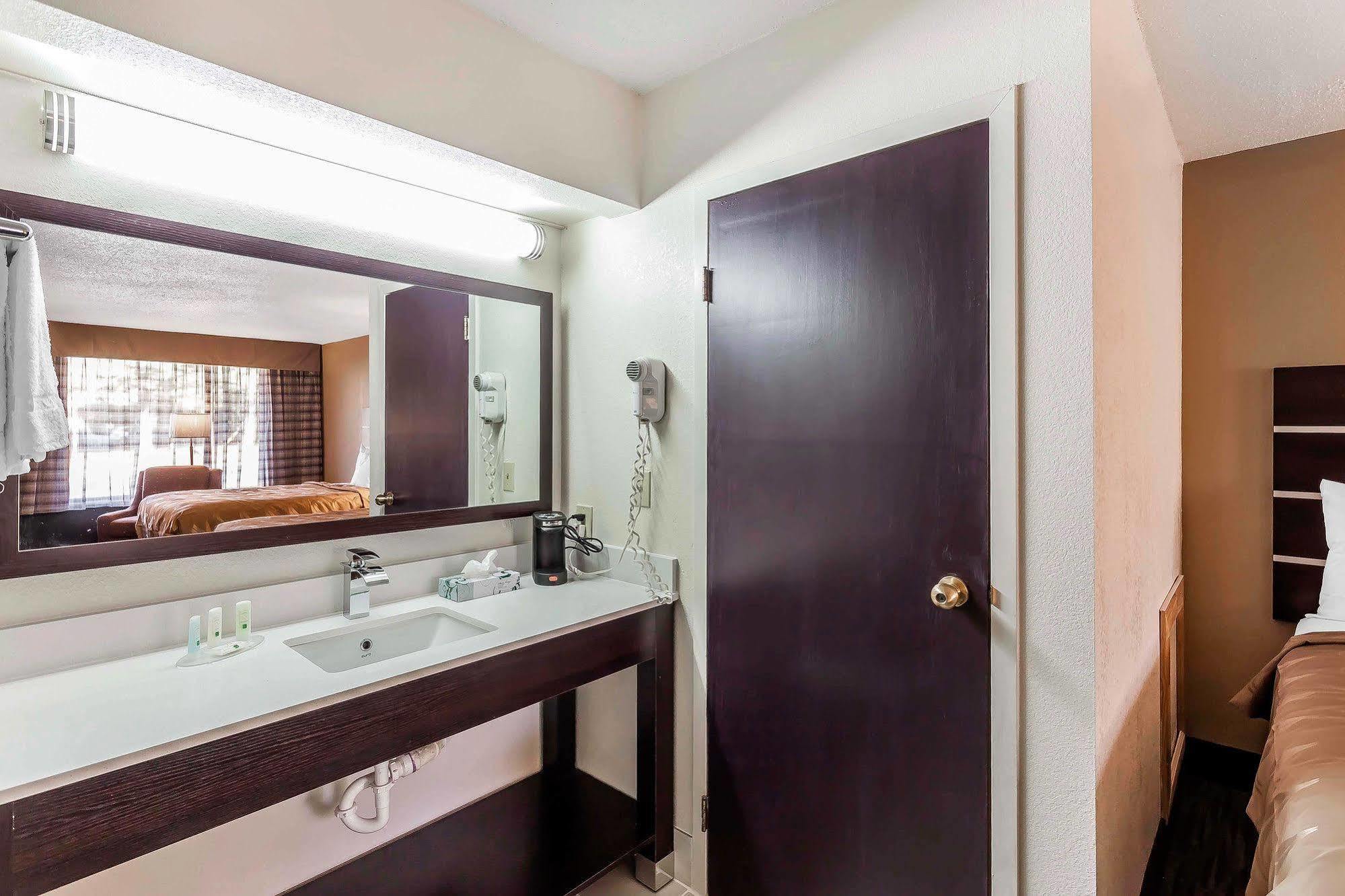 Quality - Danville East Hotel South Boston